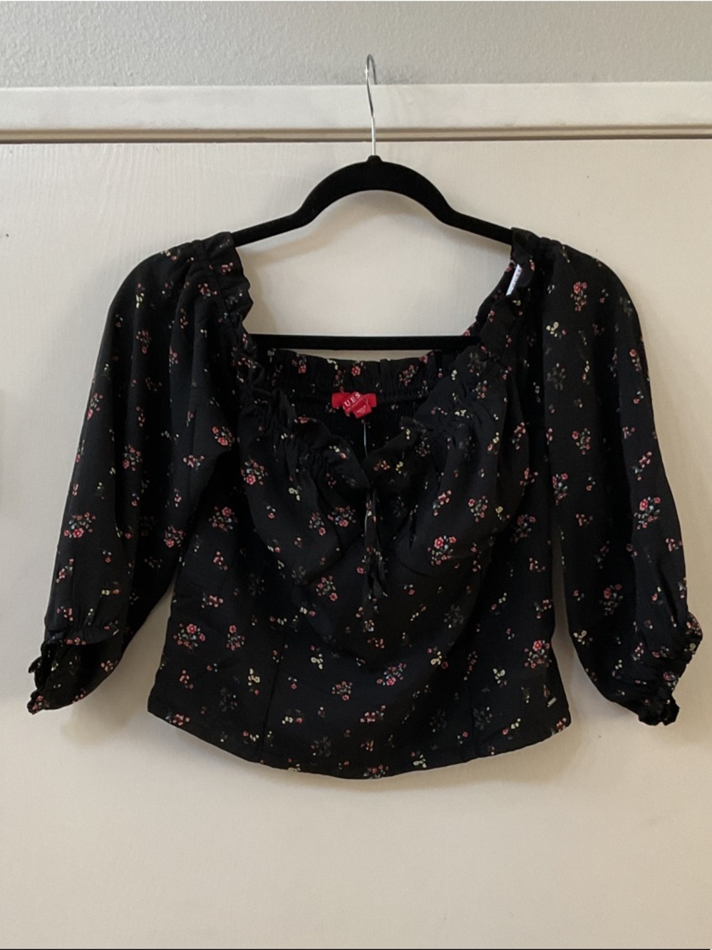 GUESS Black Floral Tie-Neck Peasant Blouse